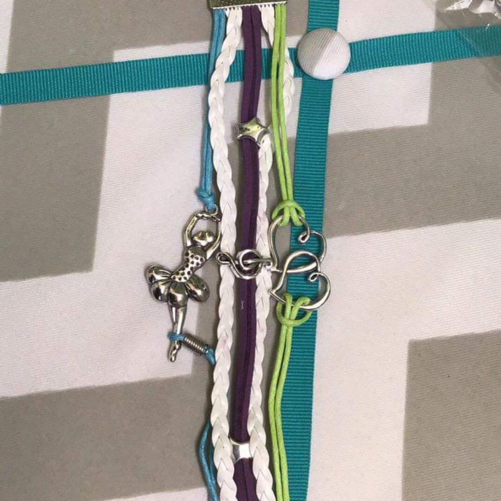 Bracelets - Picture 4 of 8